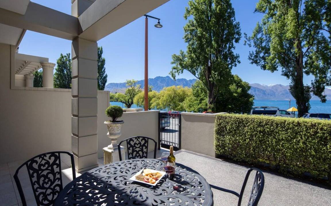 Queenstown House | 200 m² House ∙ 3 bedrooms ∙ 6 guests