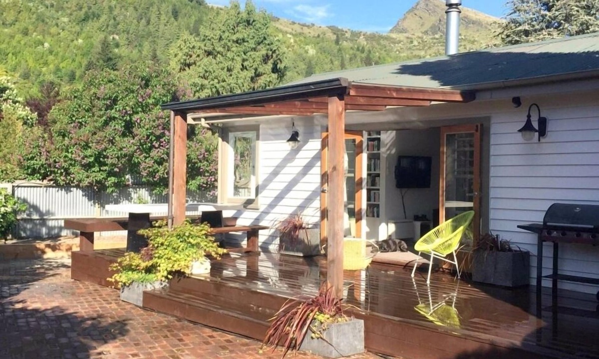 Arrowtown Cottage | Arrowtown Gem - Classic Arrowtown Cottage.