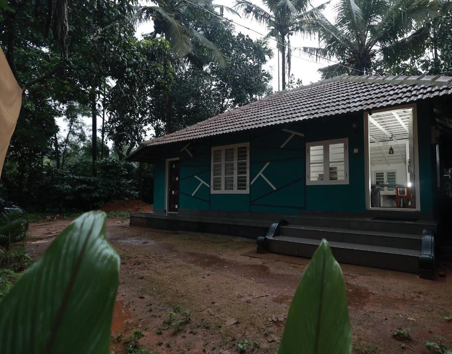 Thavinhal House | Babu's Homestay By Lexstays