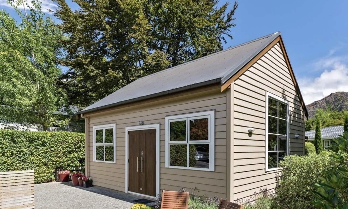 Arrowtown Cottage | Comfortable cottage in the heart of Arrowtown with newly renovated kitchen.