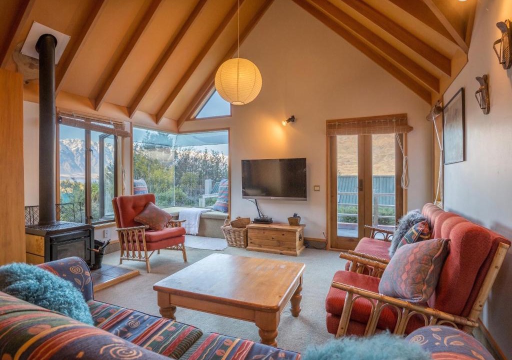 Sunshine Bay House | Evergreen Haven - Queenstown Holiday Home