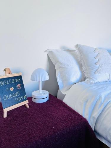 Kawarau Falls House | Hanleys Private Room near Ski Airport