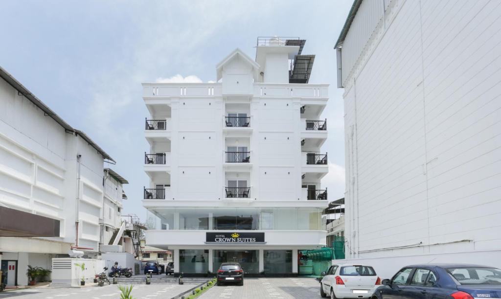 Ernakulam South Hotel | Hotel Crown Suites