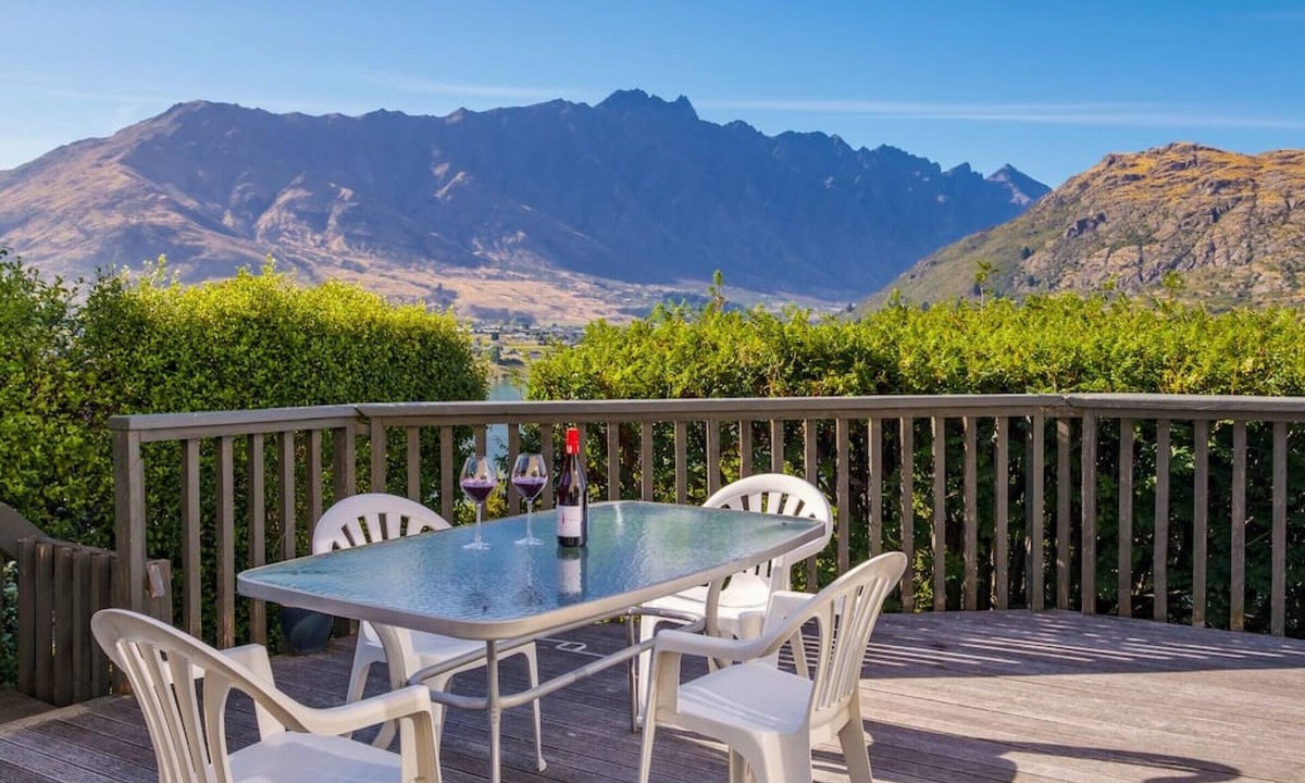 Frankton House | Marina Heights | Panoramic Alpine Views
