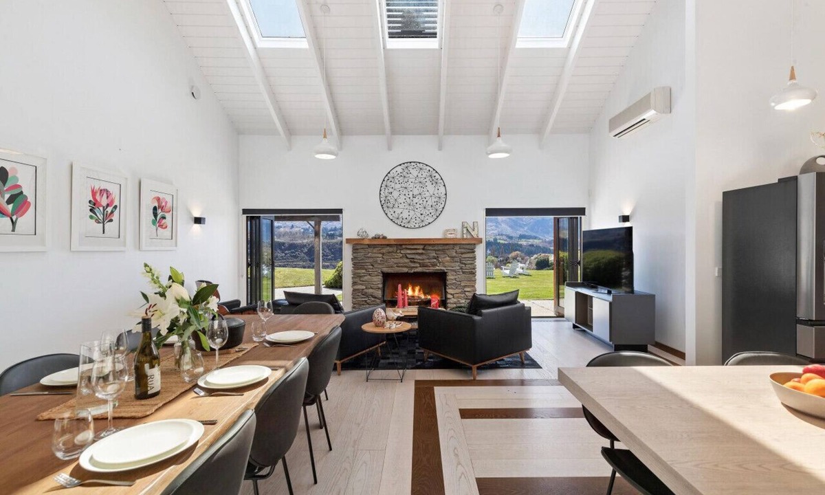 Lower Shotover House | Modern Home With Beautiful River Views