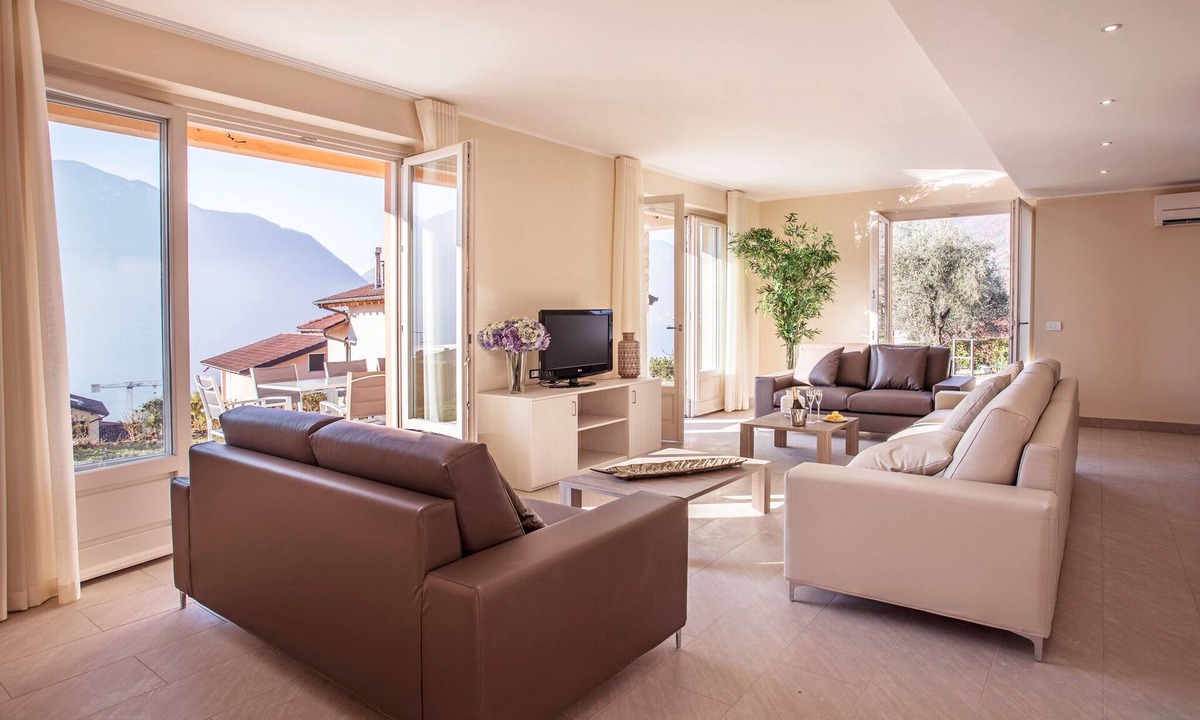 Tremezzina House | Ossuccio Grande C apartment sleeps 12, lake view & pool by Italian Apartments.