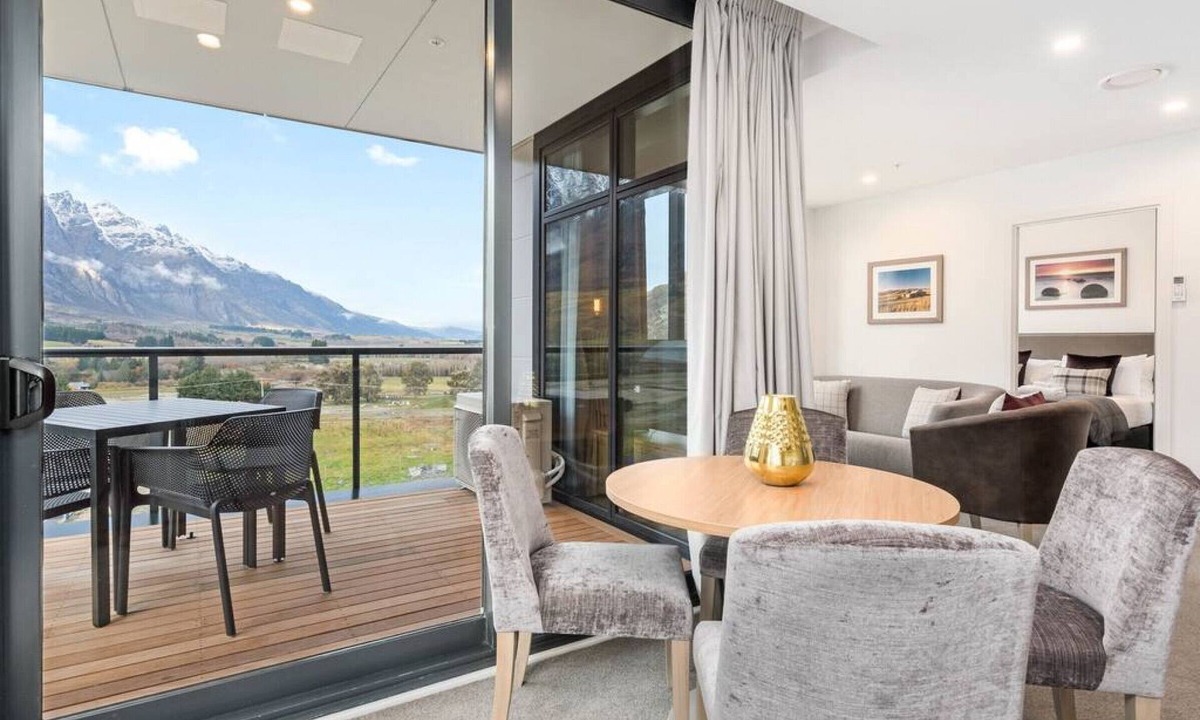 Frankton Apartment | Remarkables Garden Apartment 305 | Wall to Ceiling Mountain Views | Private Balcony | Modern and Immaculate