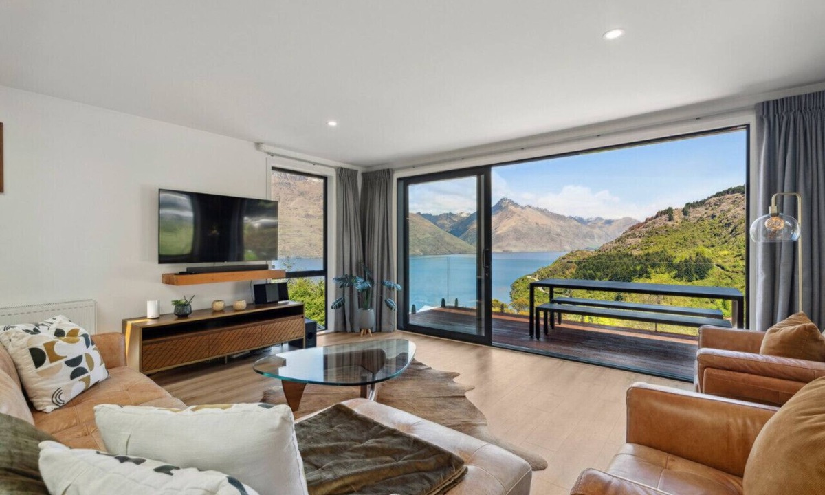 Sunshine Bay Apartment | Sam`s Sanctuary | Fernhill Home