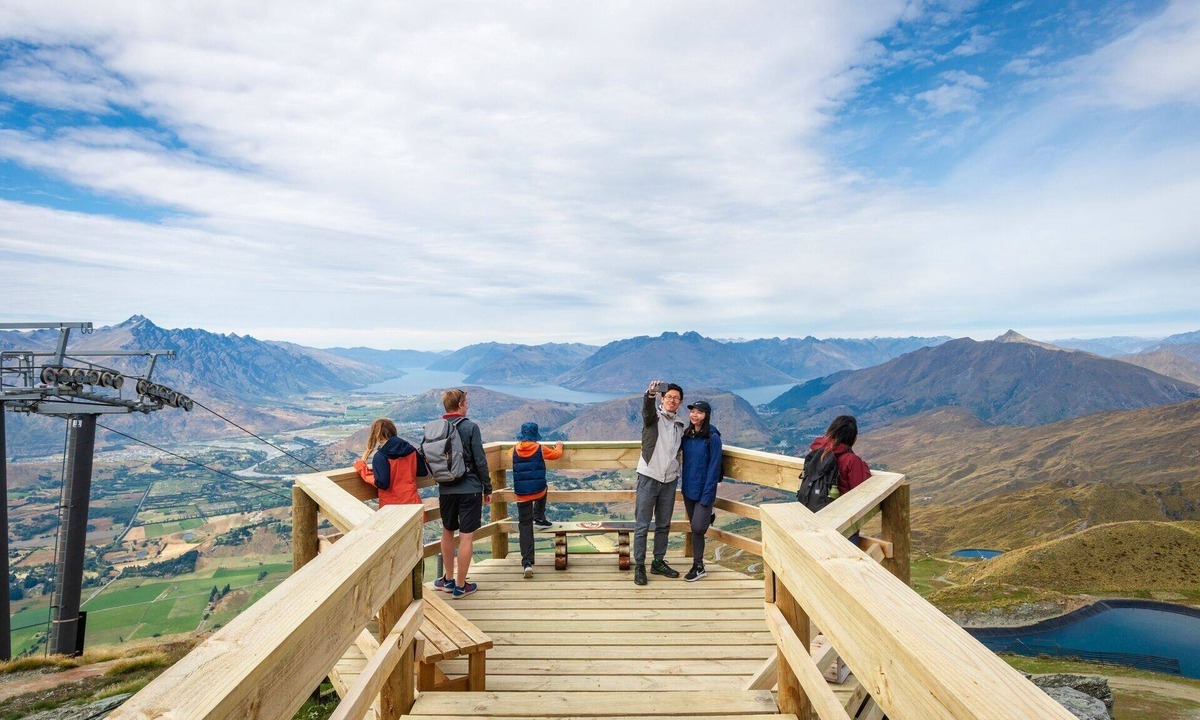 Arrowtown House | The Arrowtown House, Queenstown, near mountains, lakes, scenic trails & wineries