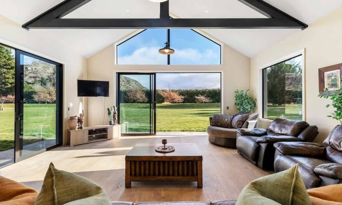 Arrow Junction House | Travelers Retreat Live The Dream