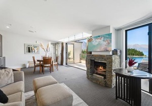 2-bedroom Penthouse Apartment with Spa - The Beacon 1004