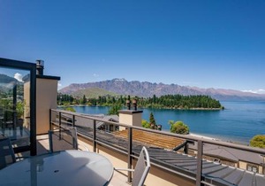 2-bedroom Penthouse Apartment with Spa - The Beacon 1004