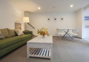 22 Hallenstein Apartments by Staysouth