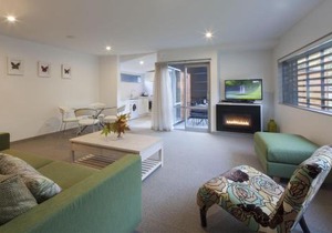 22 Hallenstein Apartments by Staysouth