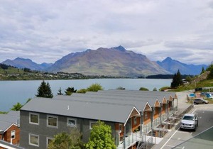 Alpine Village Lakeside Apartment
