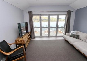 Alpine Village Lakeside Apartment