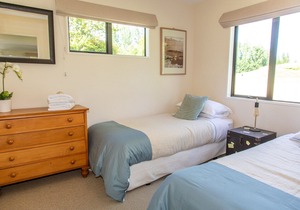 Arrowtown - Country setting and easy walk to town