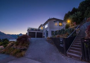 Awesomely Lakeview Queenstown Home