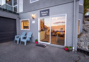 Awesomely Lakeview Queenstown Home