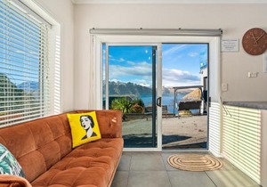 Awesomely Lakeview Queenstown Home