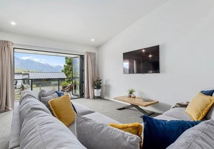 Bright, Modern, Plush - Brand New Townhouse