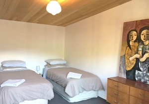 Classic cottage, renovated and well appointed
