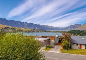Earnslaw Central Views B
