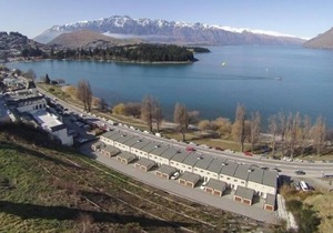 Lake Esplanade Villa - short lakeside walk to town