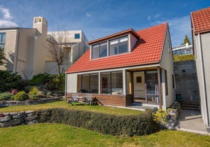 Lakefront Cottage - Queenstown Holiday Unit