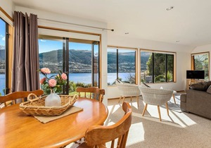 Lakefront Cottage - Queenstown Holiday Unit