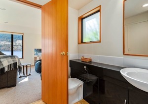 Lakefront Cottage - Queenstown Holiday Unit