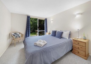 Poplar Lodge - large comfortable home, 7 bedrooms. Enjoy the space!
