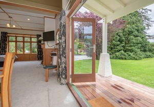 Spacious, Modern Studio Apartment below Coronet Peak