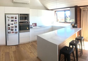Sunny, family home in peaceful neighbourhood