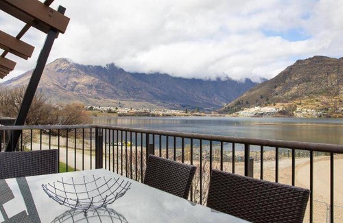 Frankton Apartment | 160 m² Apartment ∙ 3 bedrooms ∙ 10 guests