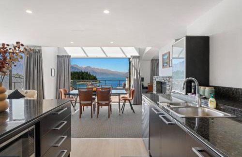 Queenstown Apartment | 3-bedroom Penthouse Apartment with Spa - The Beacon 1002