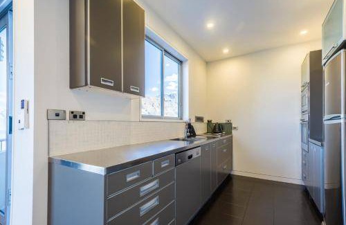 Fernhill House | 300 m² House ∙ 4 bedrooms ∙ 8 guests