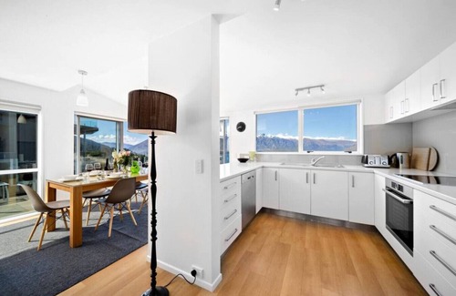 Fernhill Apartment | 9b on Von - Breath-taking Views