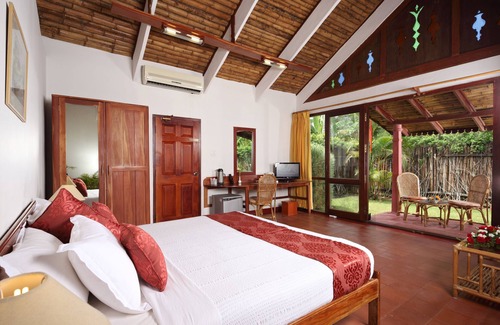 Kumarakom Hotel | Abad Whispering Palms