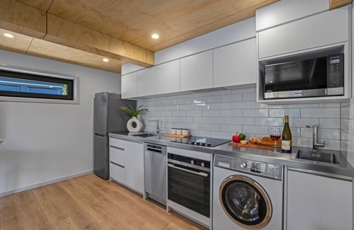 Sunshine Bay Cabin | Arawata Luxury Chalet