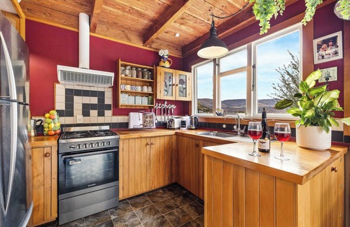 Arrowtown House | Arrowtown Ski Cottage | Opposite Millbrook | Spa Hire | Fireplace | Parking