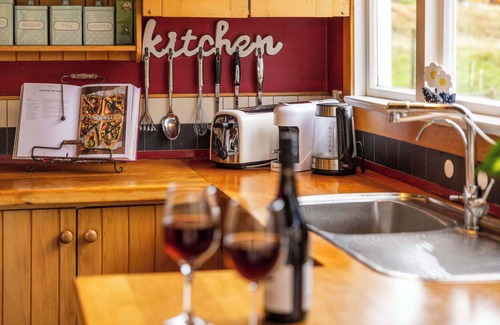 Arrowtown House | Arrowtown Ski Cottage | Opposite Millbrook | Spa Hire | Fireplace | Parking