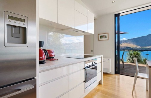Fernhill House | Aspen Spa Views | Spa and lake views