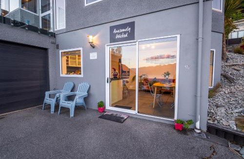 Fernhill House | Awesomely Lakeview Queenstown Home