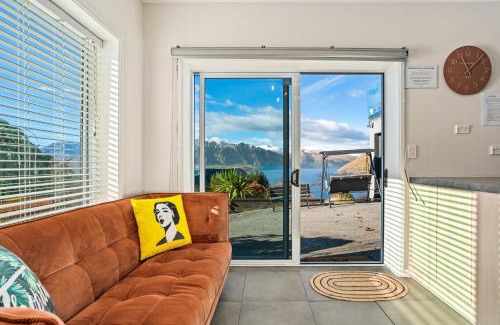 Fernhill House | Awesomely Lakeview Queenstown Home
