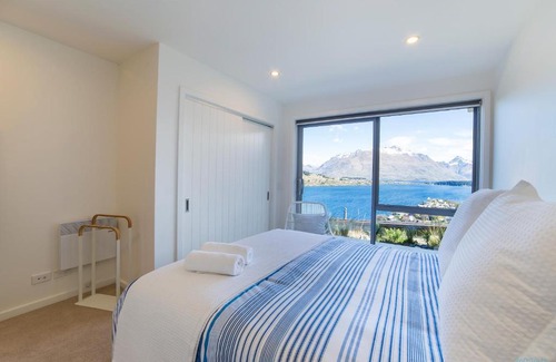 Frankton Apartment | Bluewater Queenstown - Stunning Lake Views