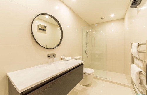 Frankton Apartment | Bluewater Queenstown - Stunning Lake Views