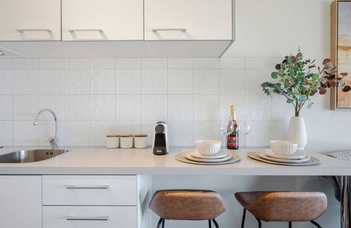 Frankton Apartment | Couples Retreat With Million Dollar Lake Wakatipu Views