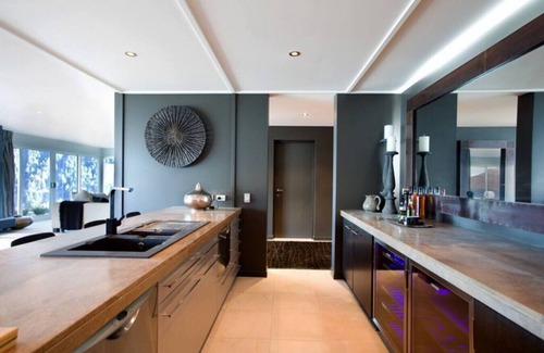 Queenstown House | Ekara House, high on Queenstown Hill, 5 Bedrooms with ensuites.