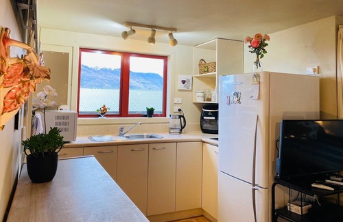 Queenstown Apartment | Hidden Boutique Studio , 5 Minutes to Queenstown's Vibrant Town Centre